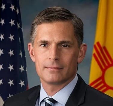 Official U.S. Senate portrait of Senator Martin Heinrich