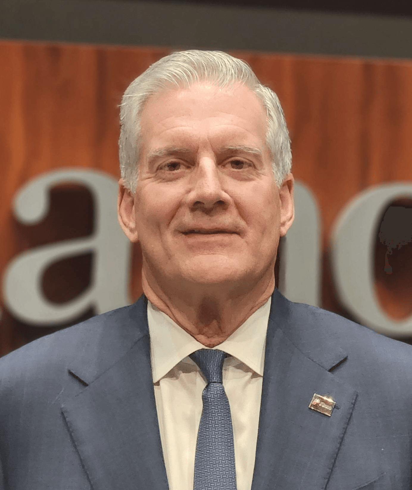 Official portrait of Plano Mayor John Muns