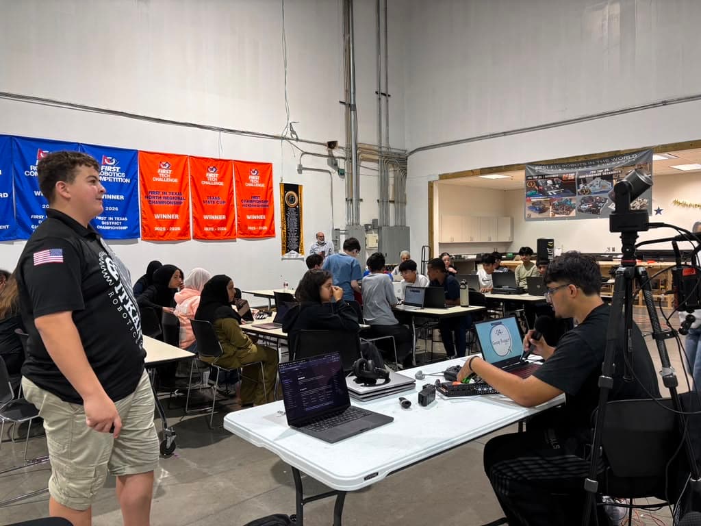 An ITKAN mentor leads a Summer Training session at the Innovation Hub